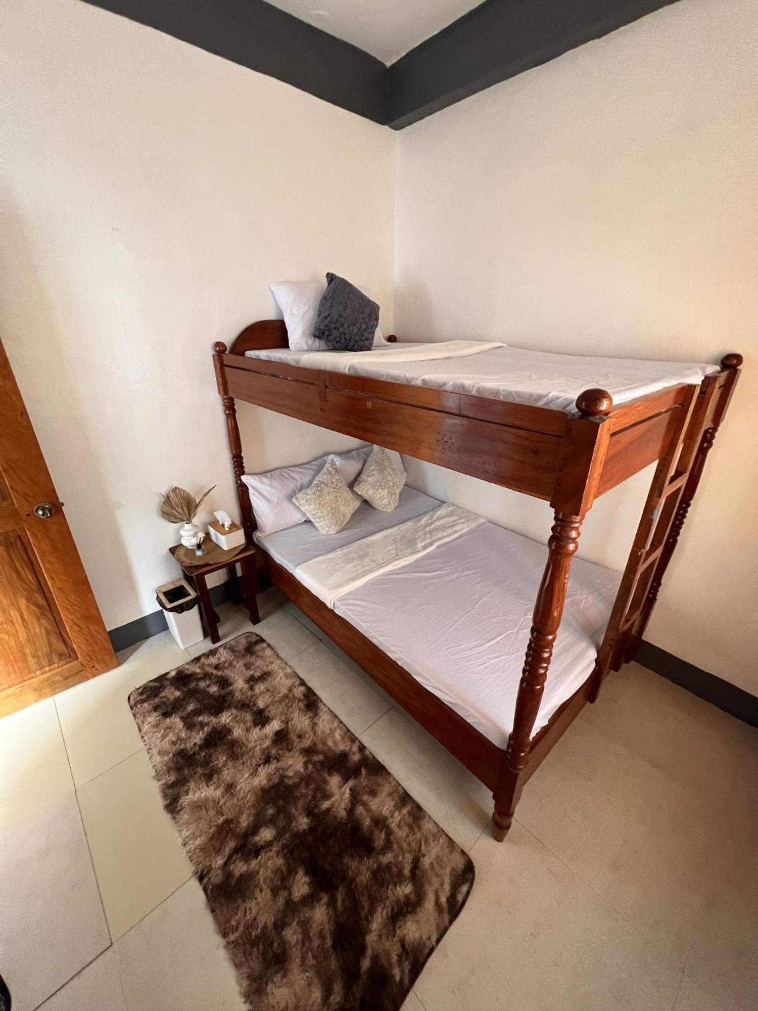 Eighty8 Tourist Inn Корон Екстер'єр фото