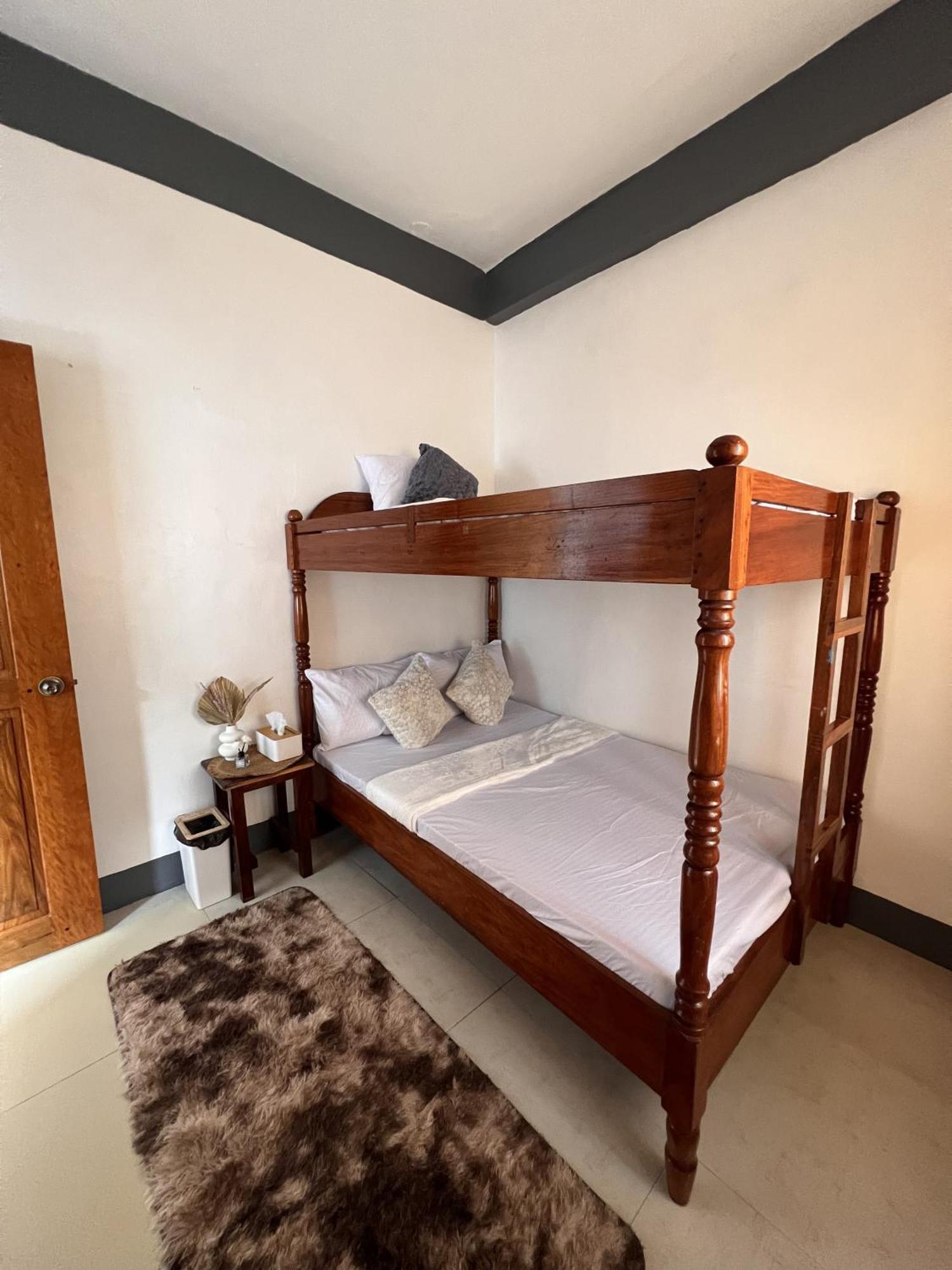 Eighty8 Tourist Inn Корон Екстер'єр фото