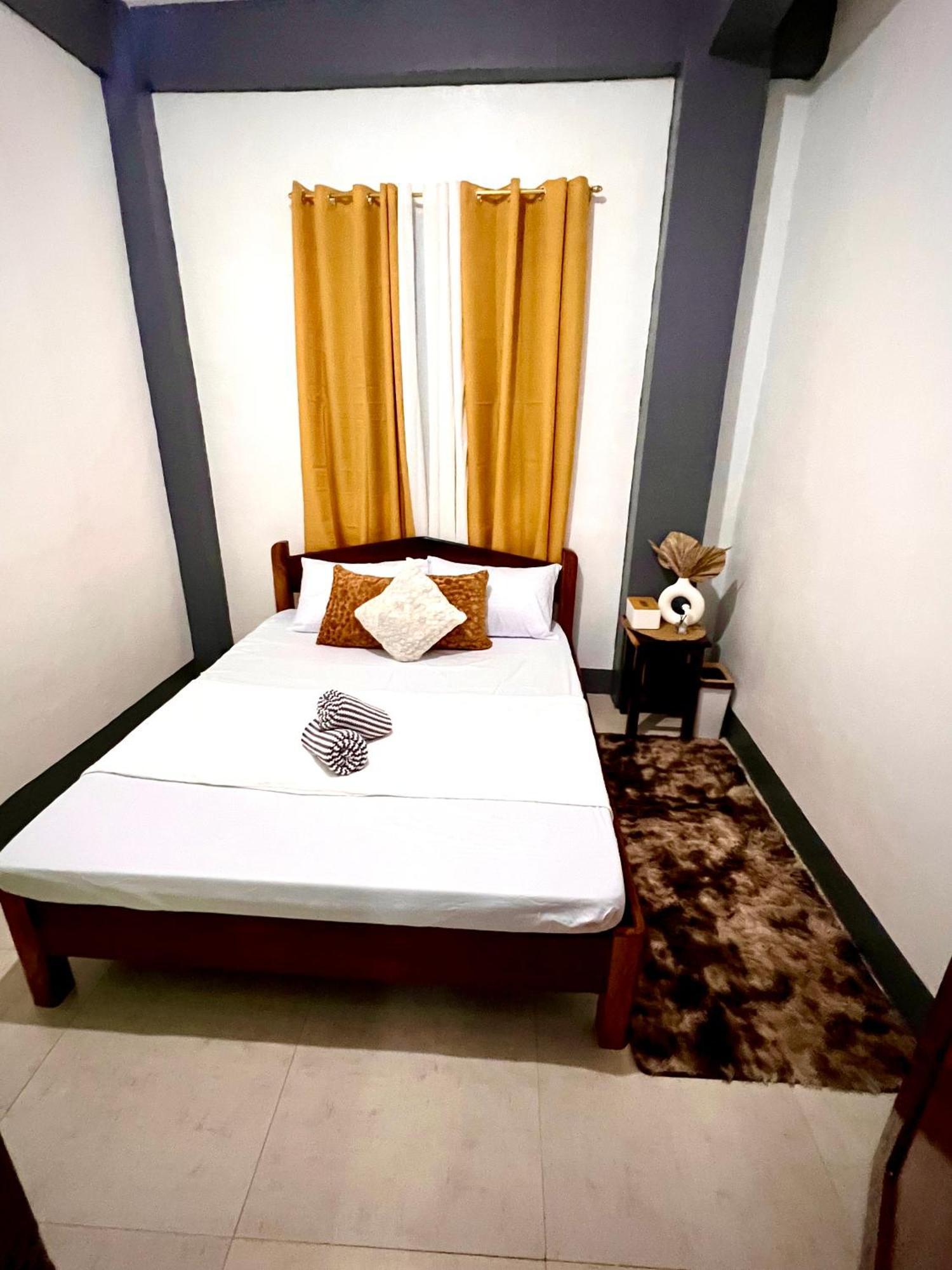Eighty8 Tourist Inn Корон Екстер'єр фото