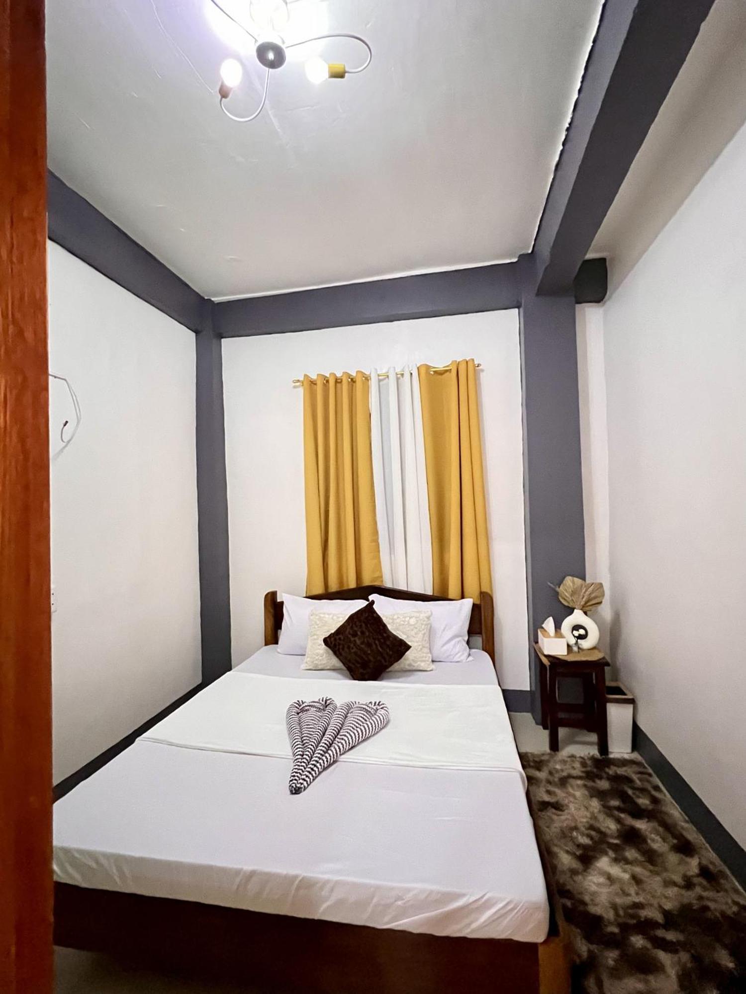 Eighty8 Tourist Inn Корон Екстер'єр фото