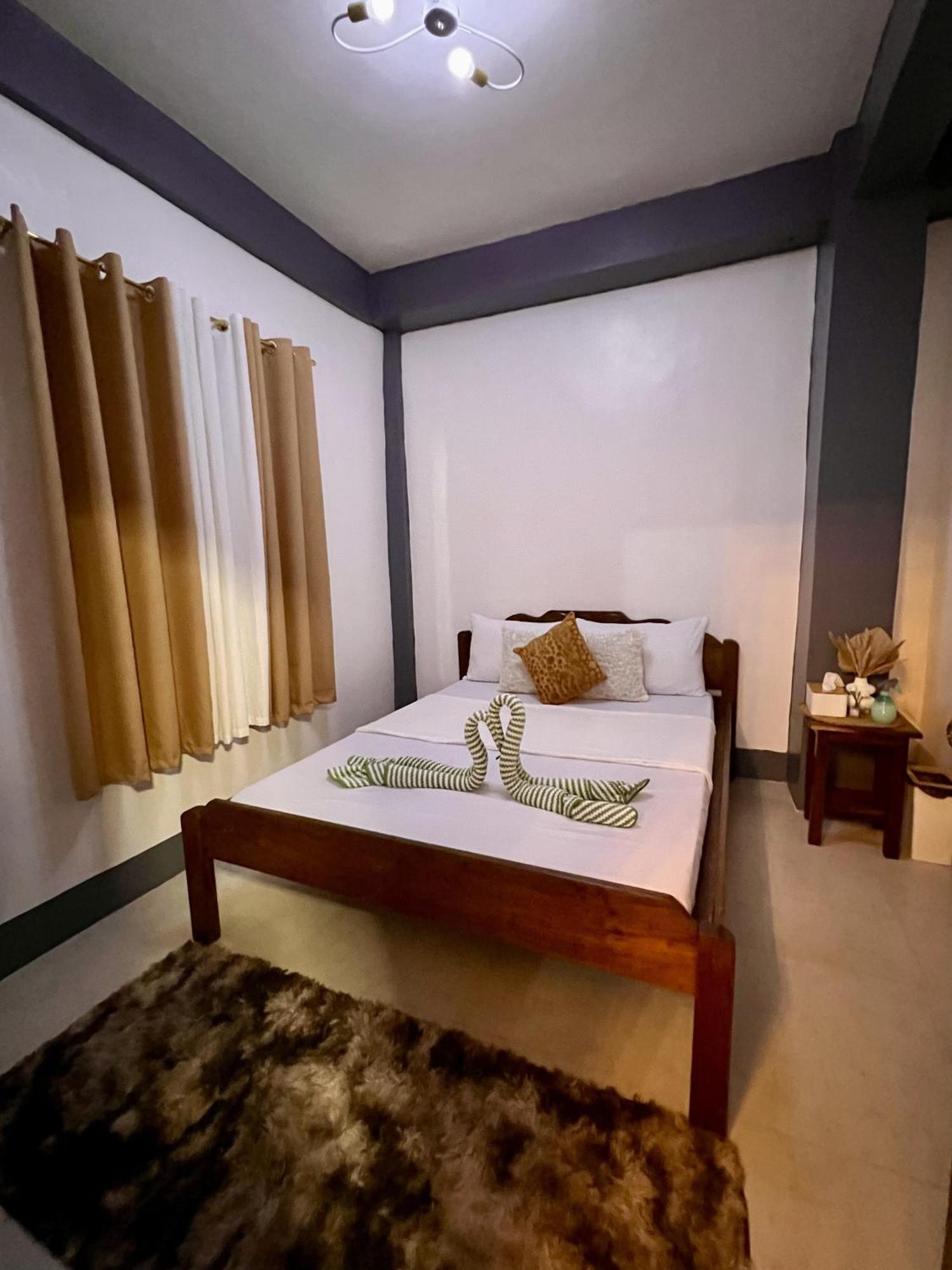 Eighty8 Tourist Inn Корон Екстер'єр фото